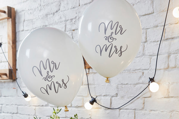 10 ‘Mr & Mrs’ White Balloons