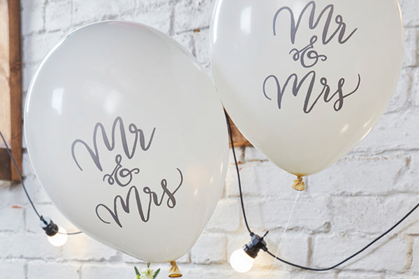 10 ‘Mr & Mrs’ White Balloons